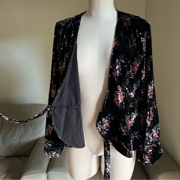 ZARA Velvet Wrap Top Sz S Black Floral Boho Gypsy Bell Sleeves V Neck Whimsical - Picture 15 of 16